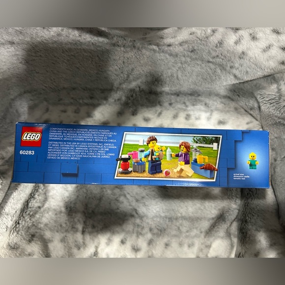 Lego city holiday camper 60283 - Picture 3 of 3